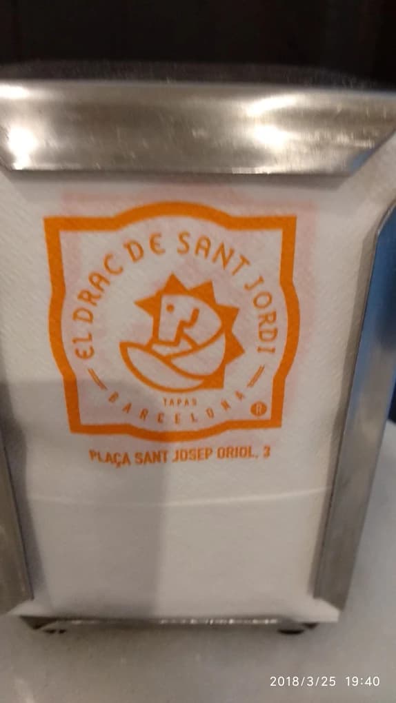 Servilletero con el logo de El Drac de Sant Jordi
